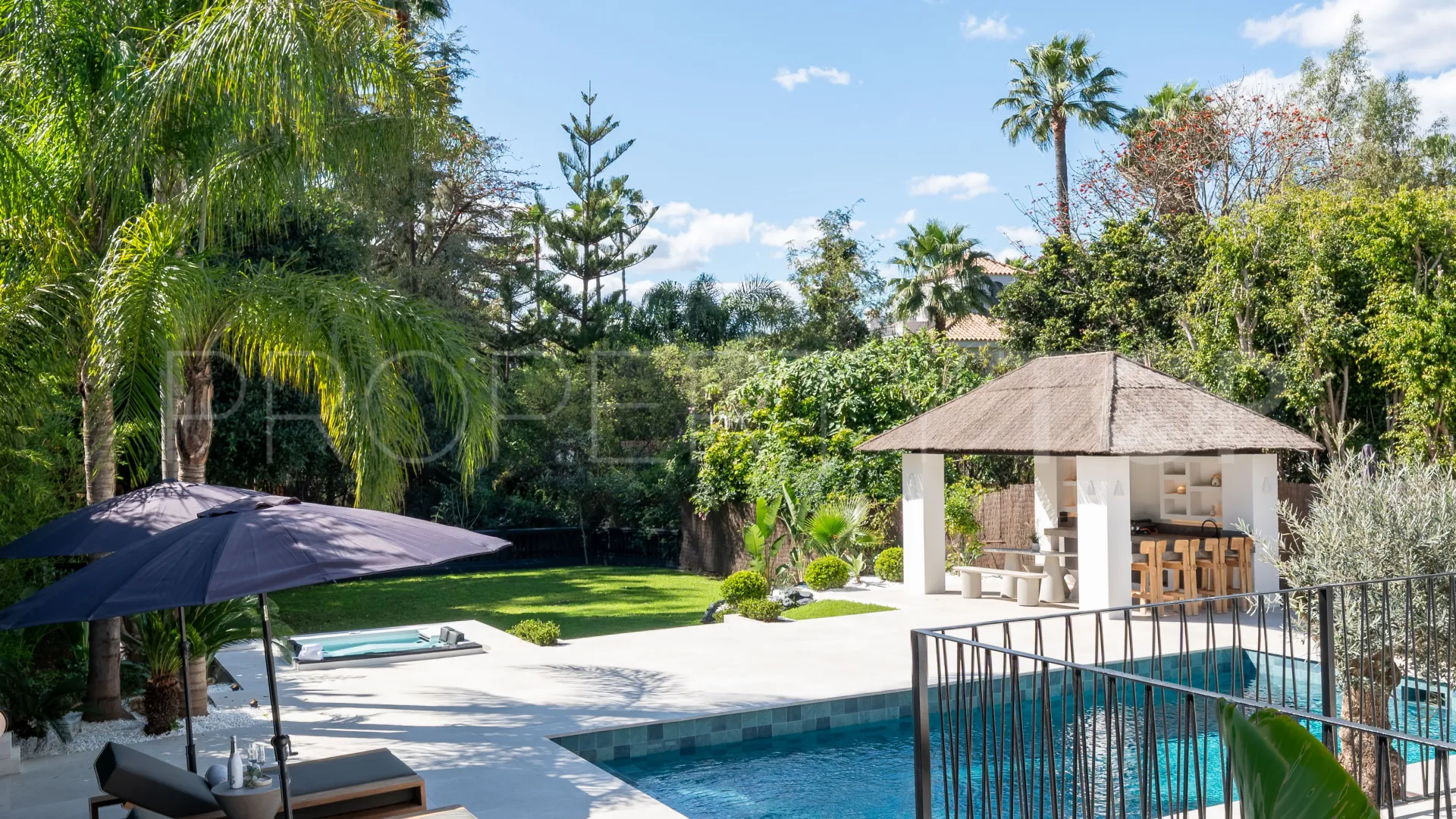 For sale Nueva Andalucia villa with 5 bedrooms