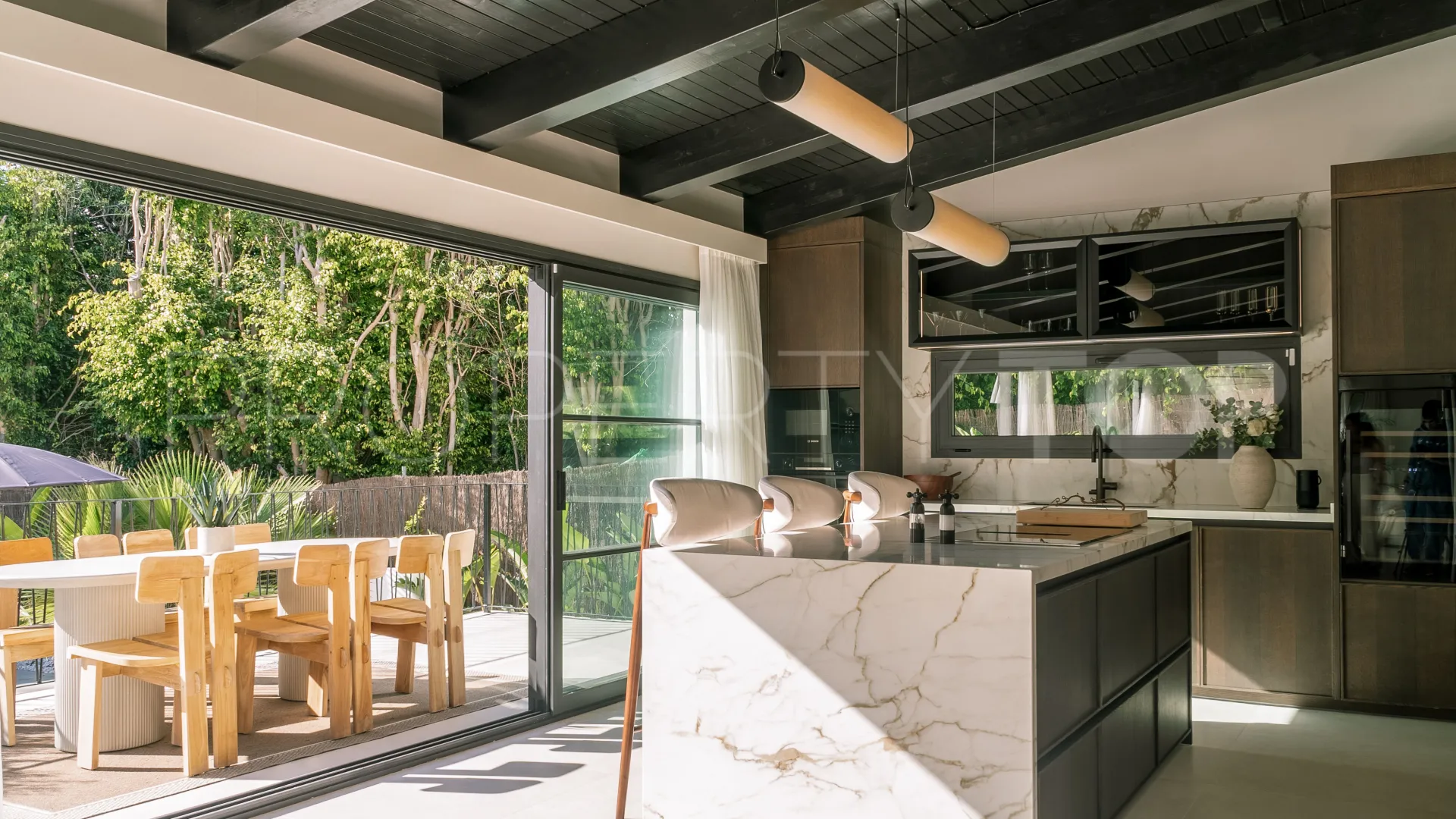 For sale Nueva Andalucia villa with 5 bedrooms