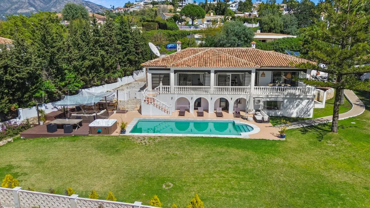 For sale 6 bedrooms villa in Mijas