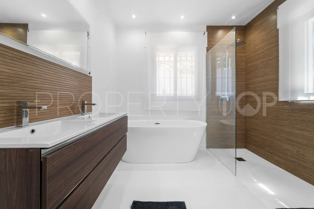 For sale 6 bedrooms villa in Mijas
