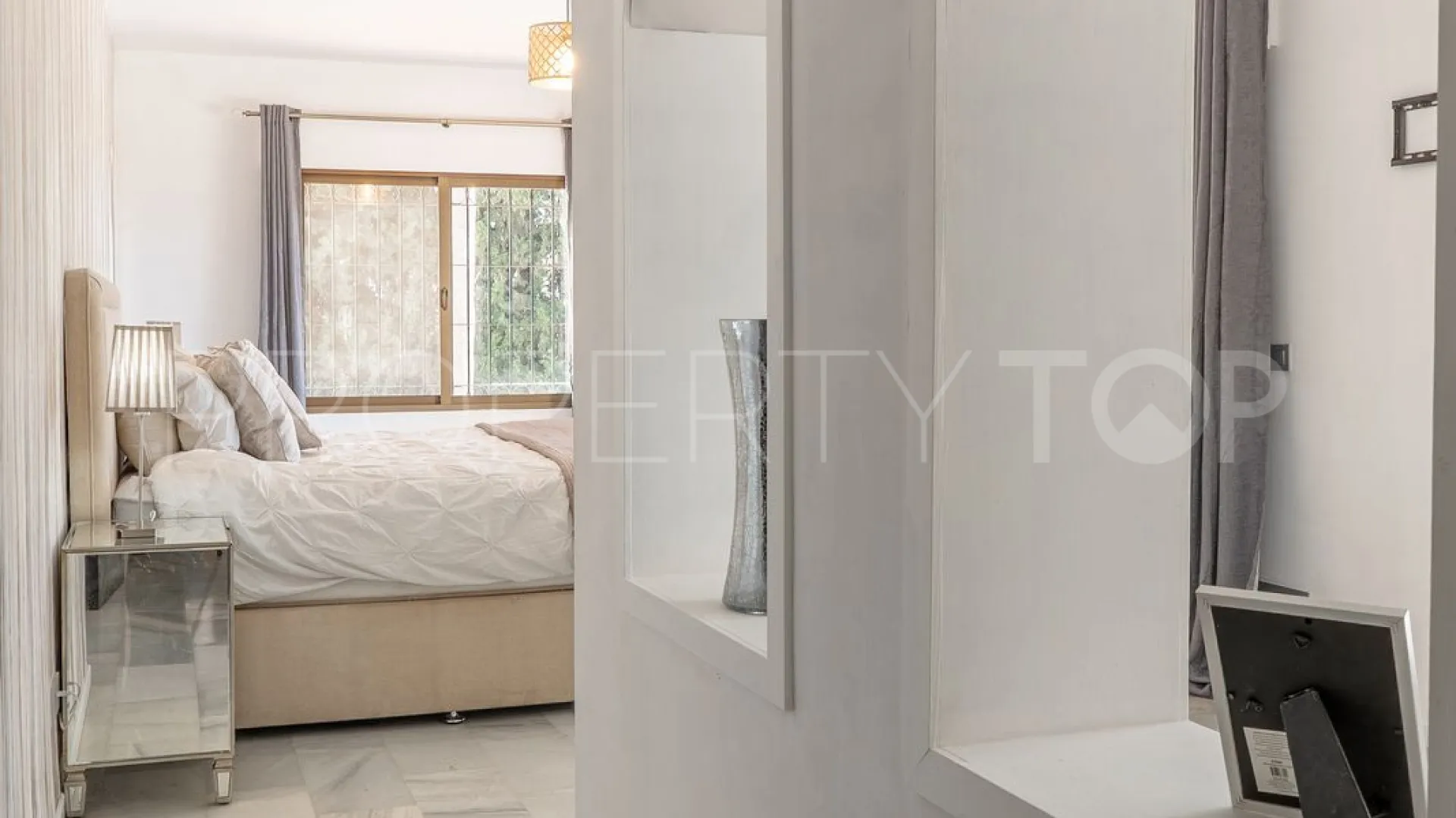 For sale 6 bedrooms villa in Mijas