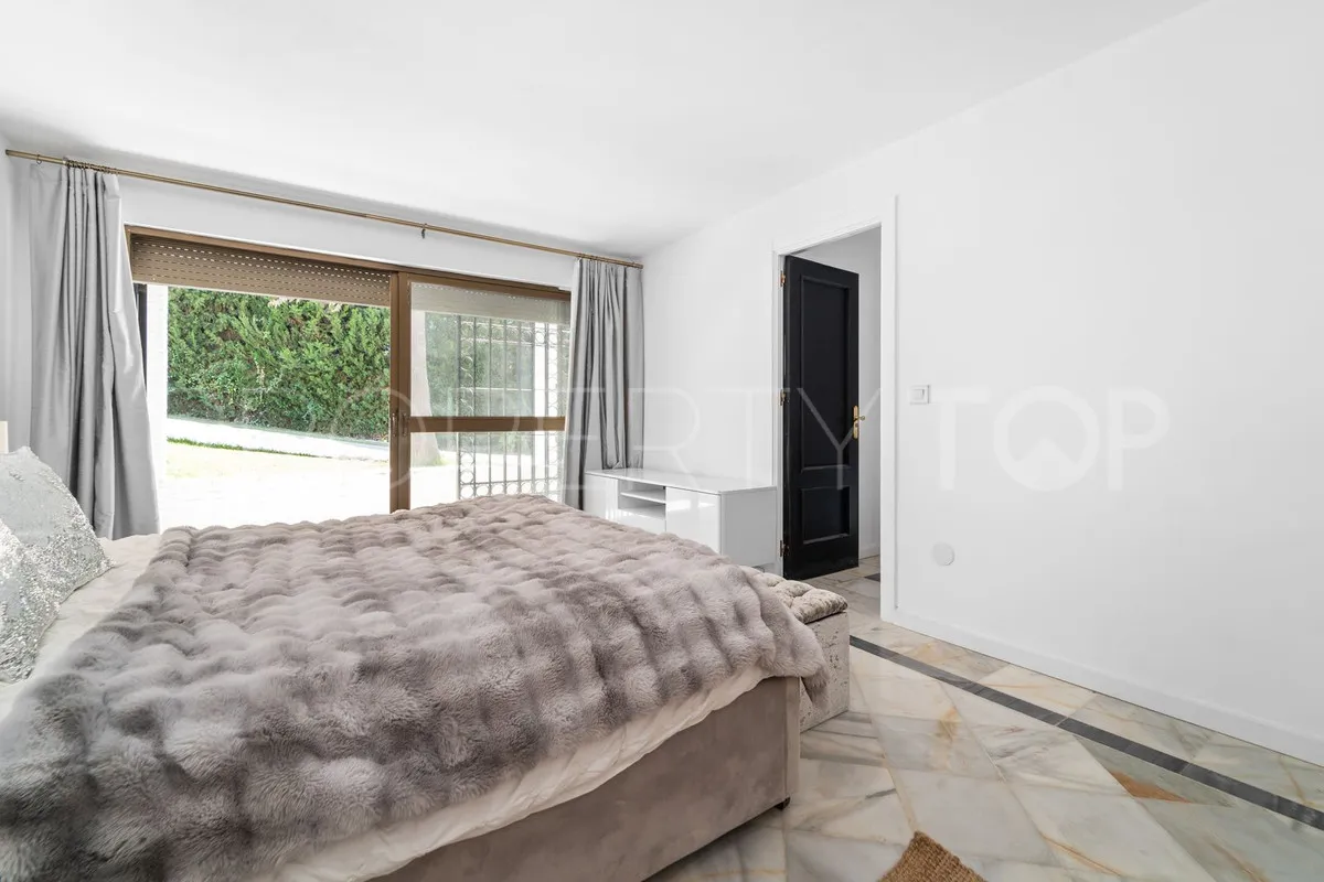 For sale 6 bedrooms villa in Mijas