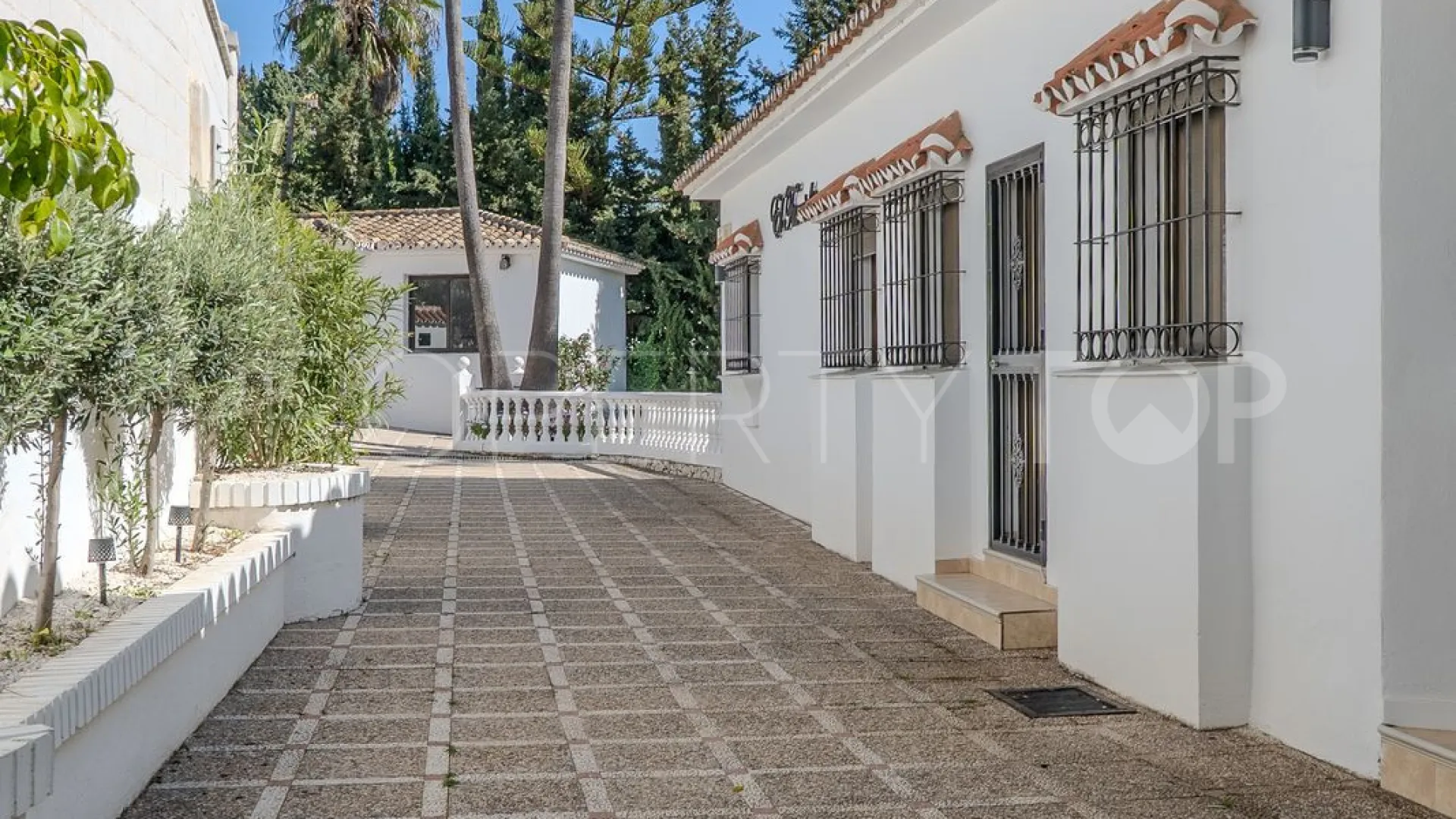 For sale 6 bedrooms villa in Mijas