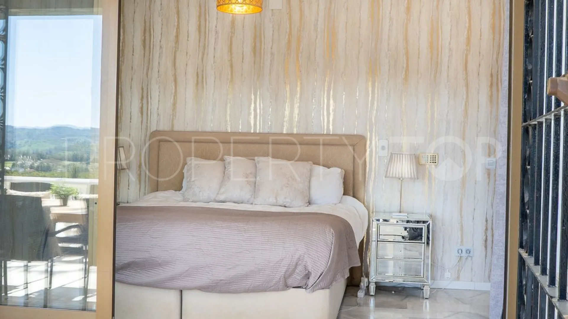 For sale 6 bedrooms villa in Mijas