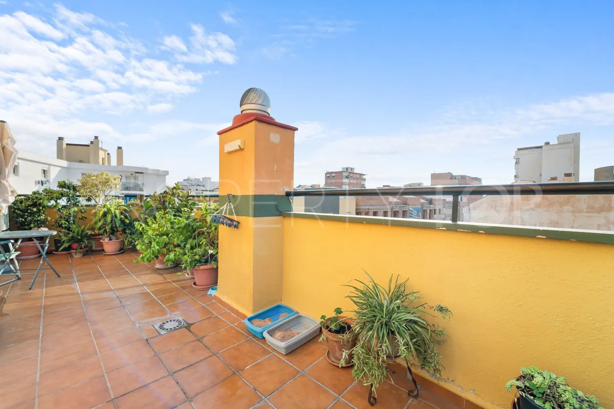 Apartamento de 5 dormitorios a la venta en Malaga