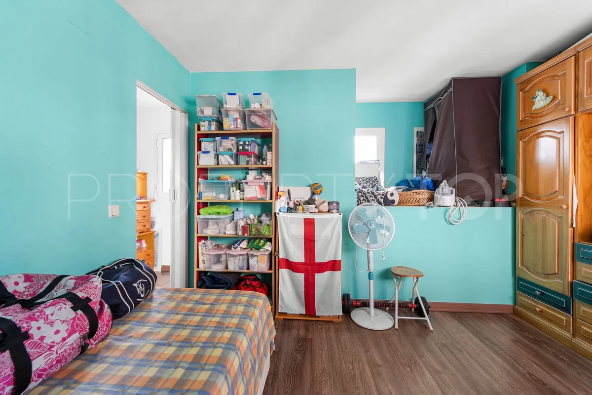 Apartamento de 5 dormitorios a la venta en Malaga