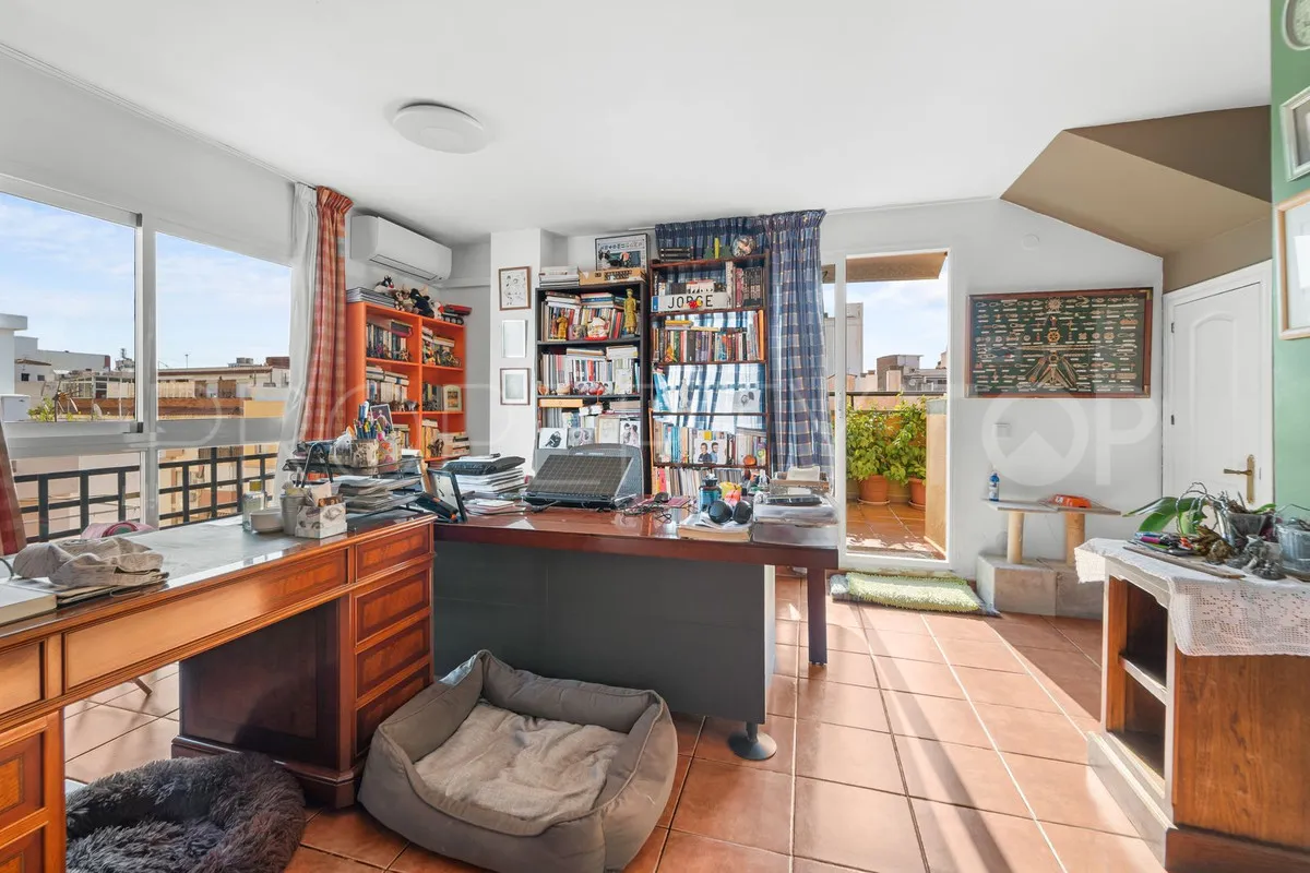 Apartamento de 5 dormitorios a la venta en Malaga