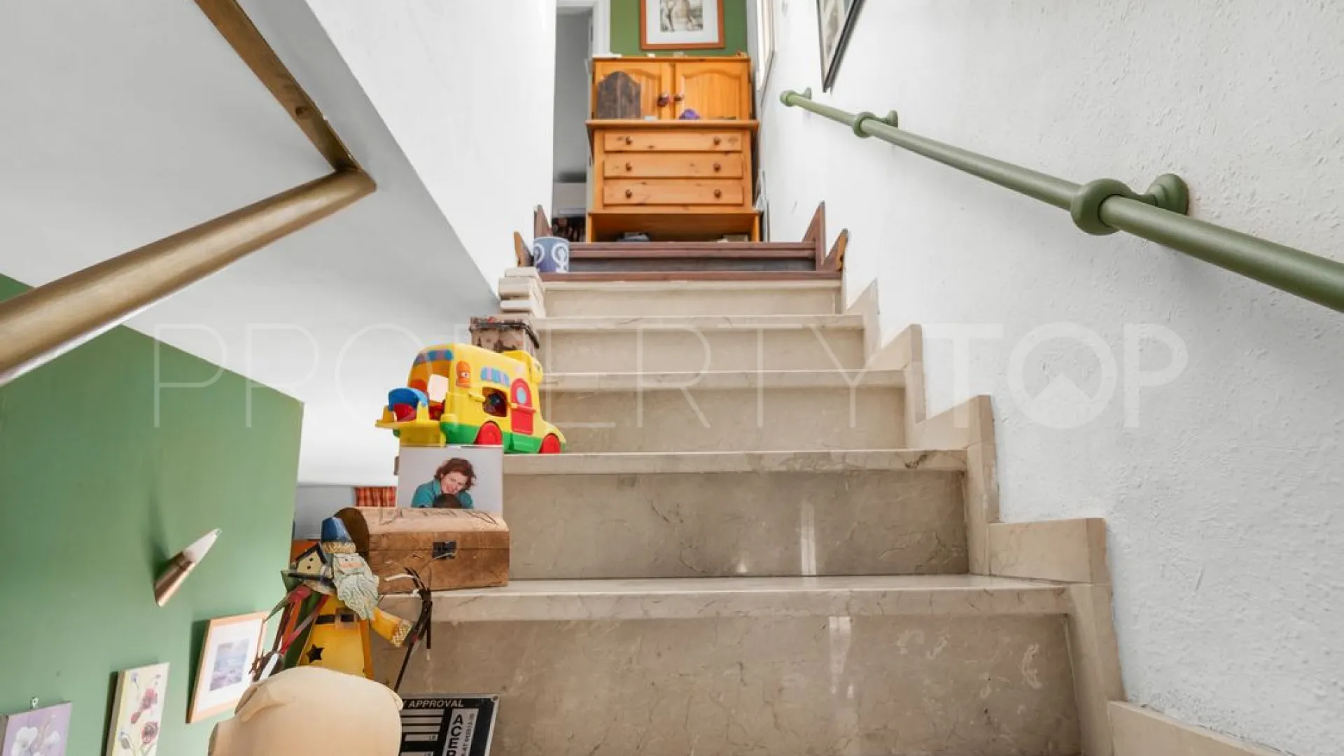 Apartamento de 5 dormitorios a la venta en Malaga