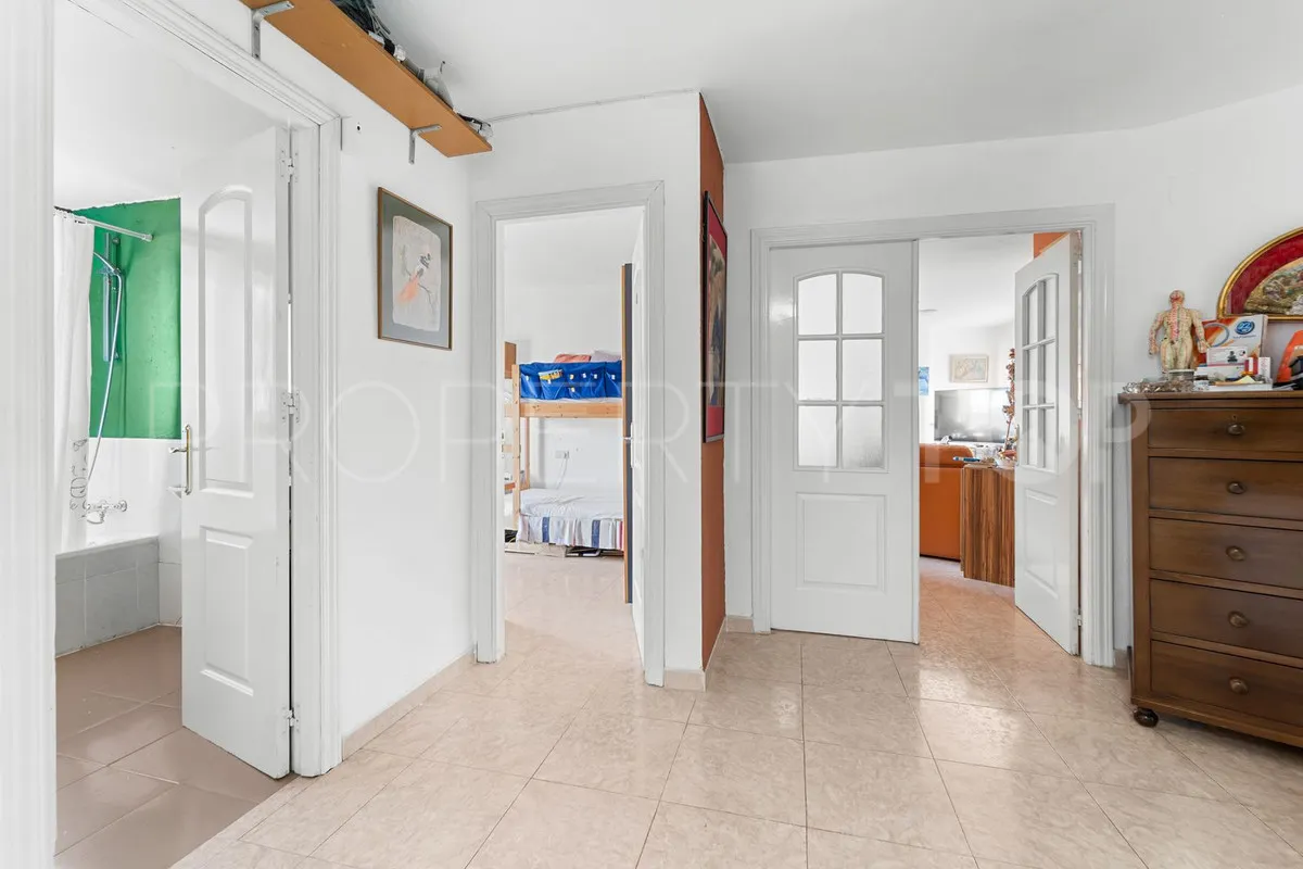 Apartamento de 5 dormitorios a la venta en Malaga