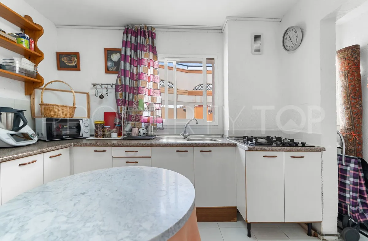 Apartamento de 5 dormitorios a la venta en Malaga