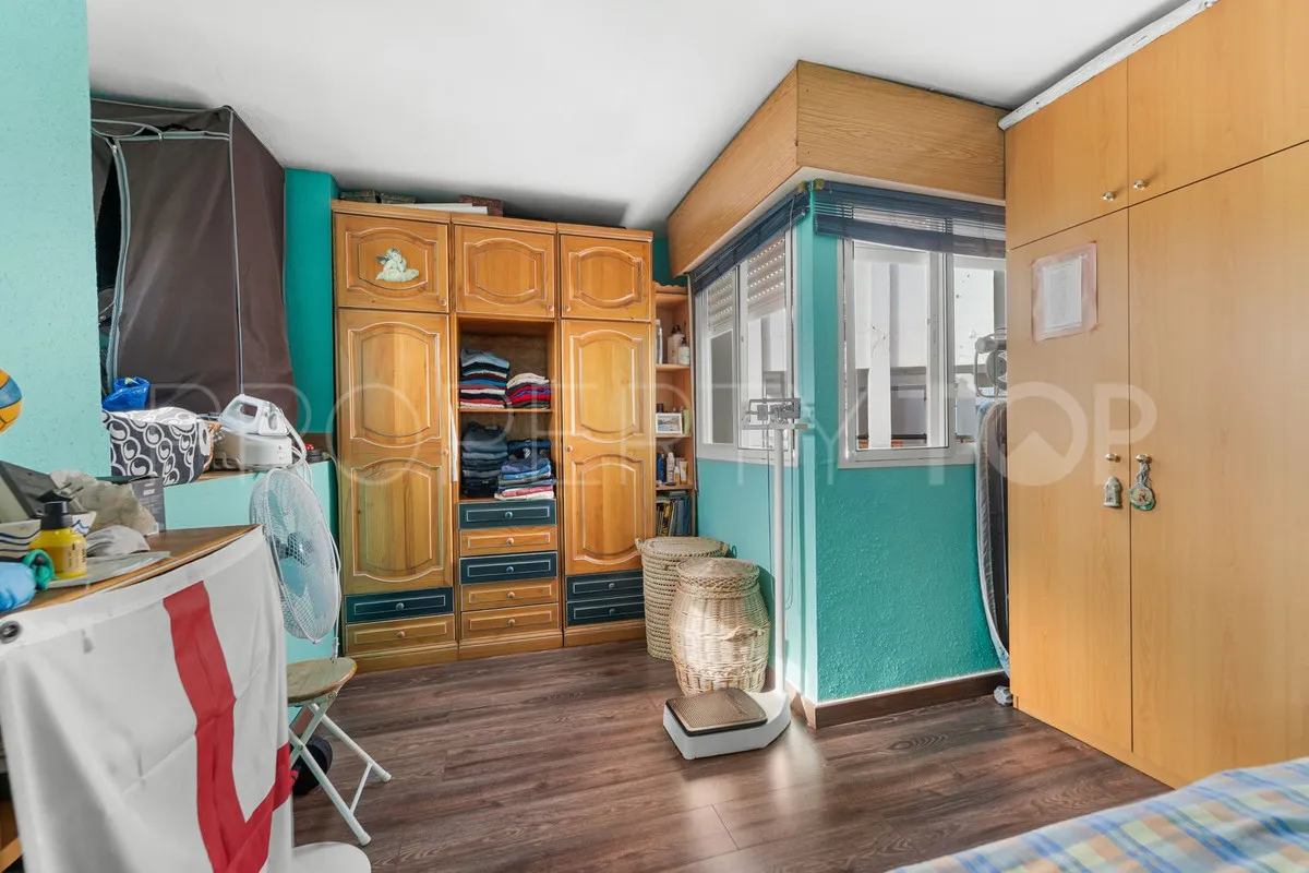 Apartamento de 5 dormitorios a la venta en Malaga