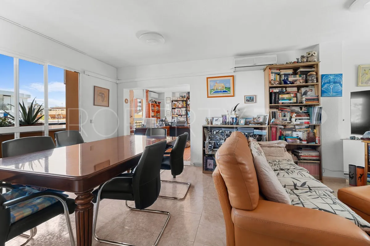 Apartamento de 5 dormitorios a la venta en Malaga