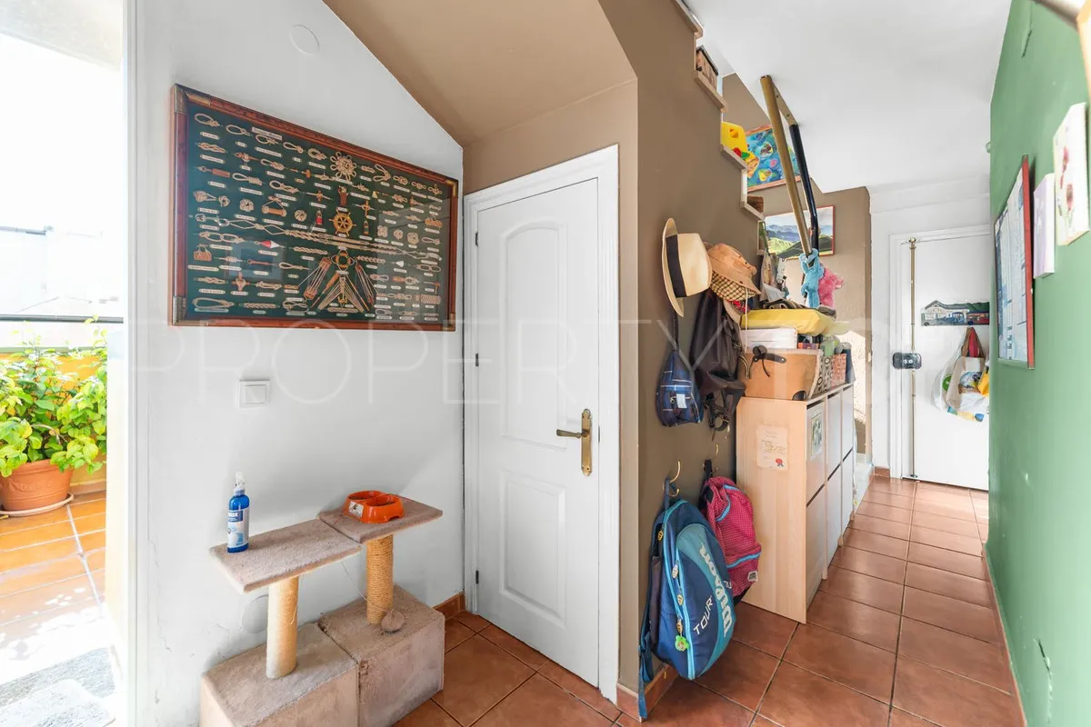 Apartamento de 5 dormitorios a la venta en Malaga