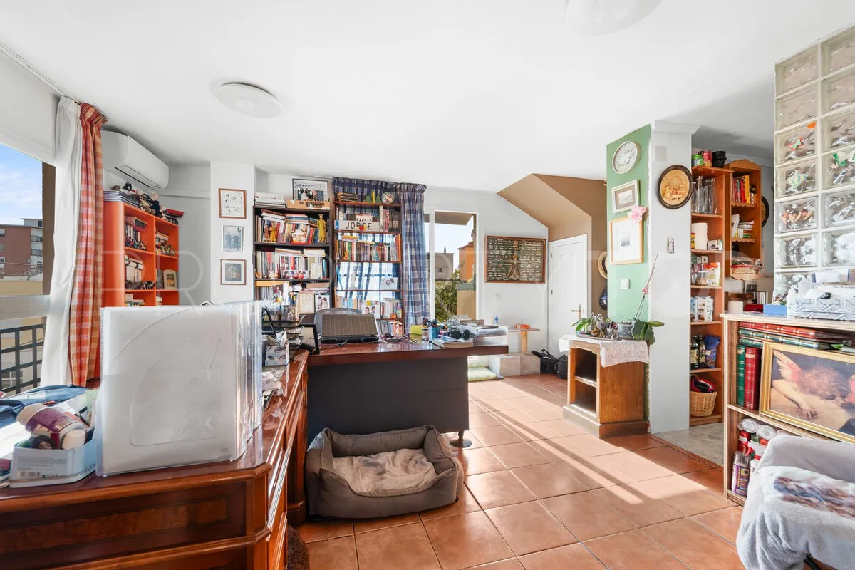 Apartamento de 5 dormitorios a la venta en Malaga