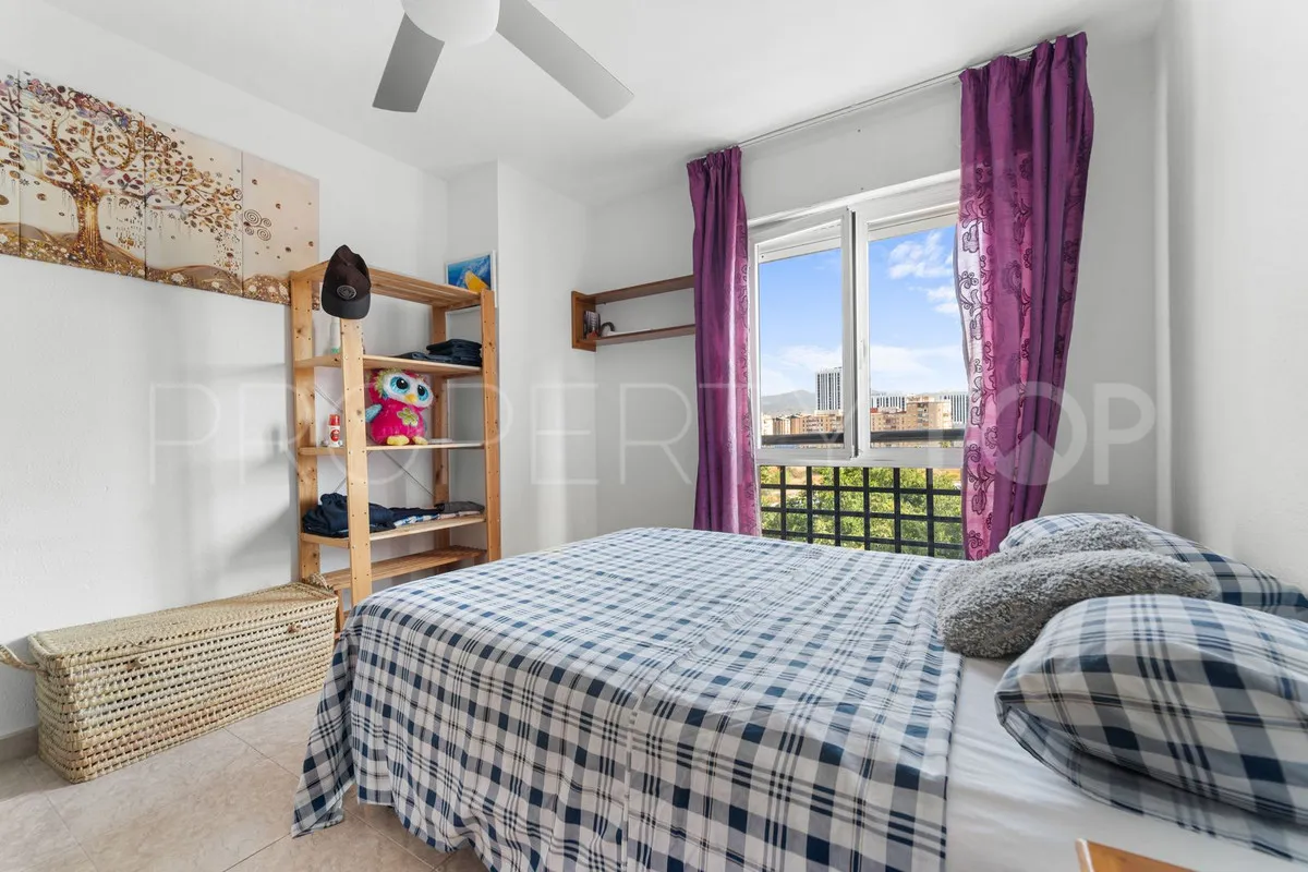 Apartamento de 5 dormitorios a la venta en Malaga