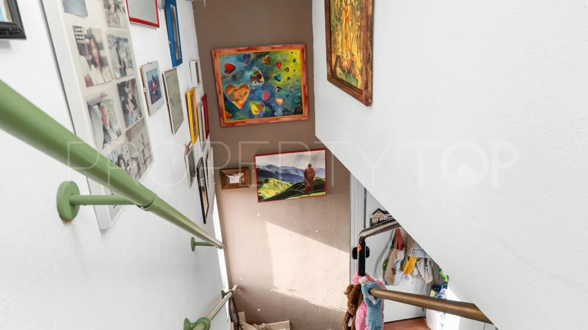 Apartamento de 5 dormitorios a la venta en Malaga