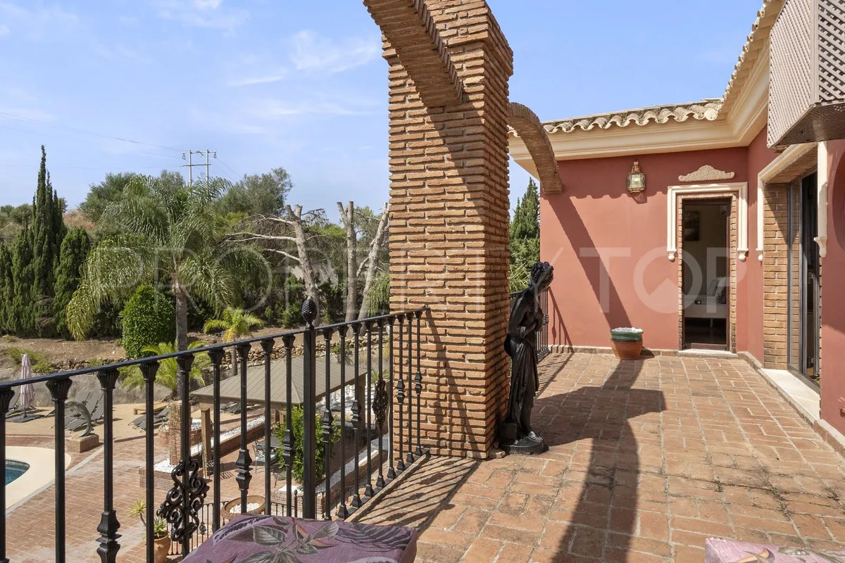 Villa de 8 dormitorios en venta en Benalmadena