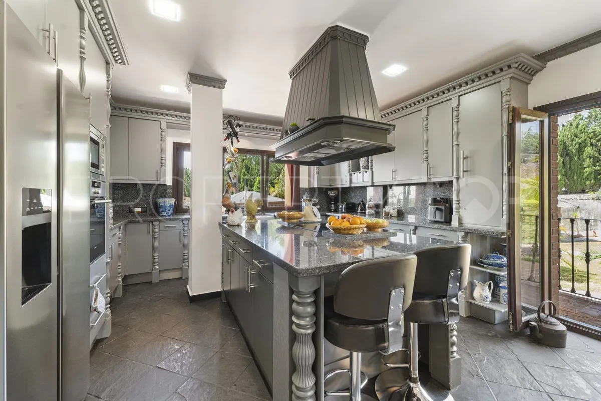 Villa de 8 dormitorios en venta en Benalmadena