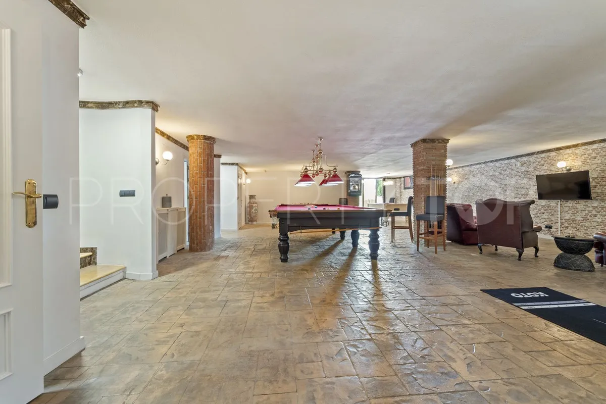 Villa de 8 dormitorios en venta en Benalmadena