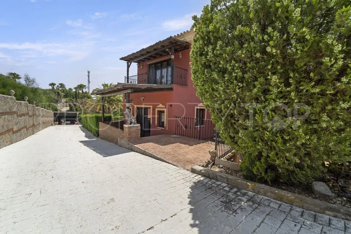 Villa de 8 dormitorios en venta en Benalmadena