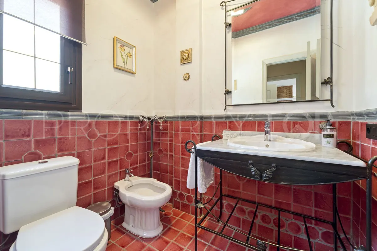 Villa de 8 dormitorios en venta en Benalmadena