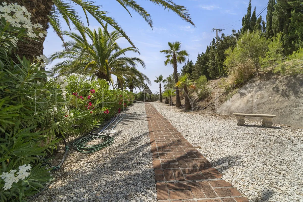 Villa de 8 dormitorios en venta en Benalmadena