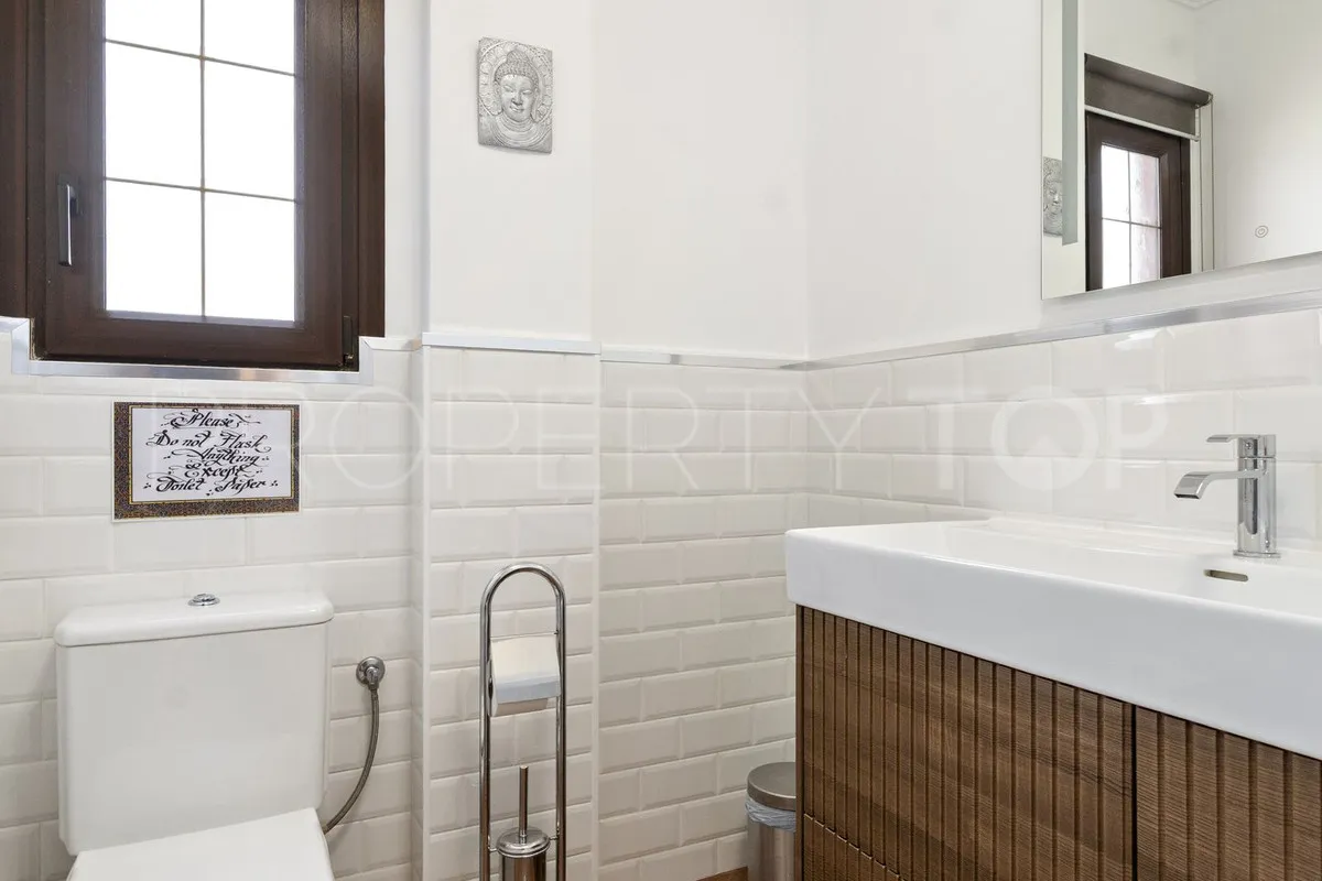 Villa de 8 dormitorios en venta en Benalmadena