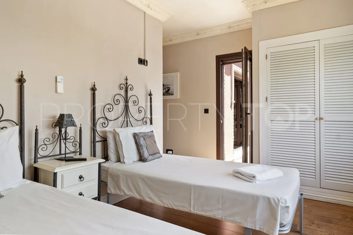 Villa de 8 dormitorios en venta en Benalmadena