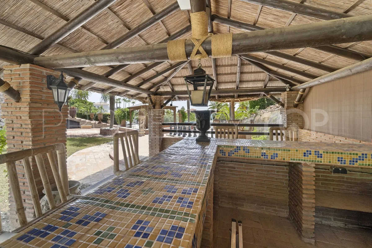 Villa de 8 dormitorios en venta en Benalmadena