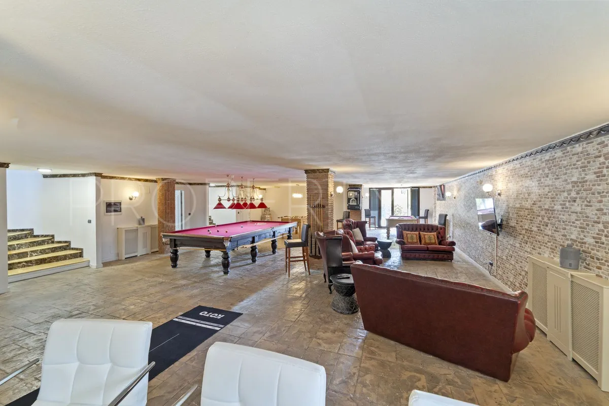 Villa de 8 dormitorios en venta en Benalmadena