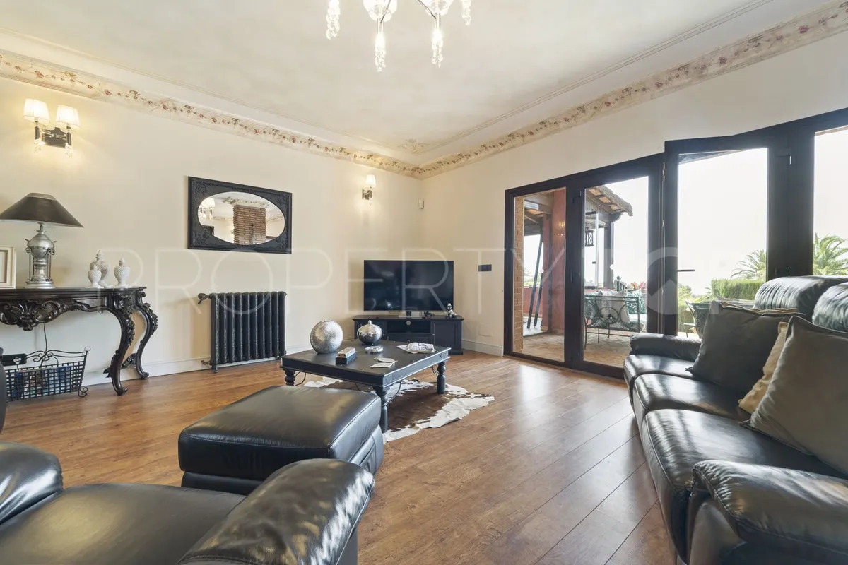 Villa de 8 dormitorios en venta en Benalmadena