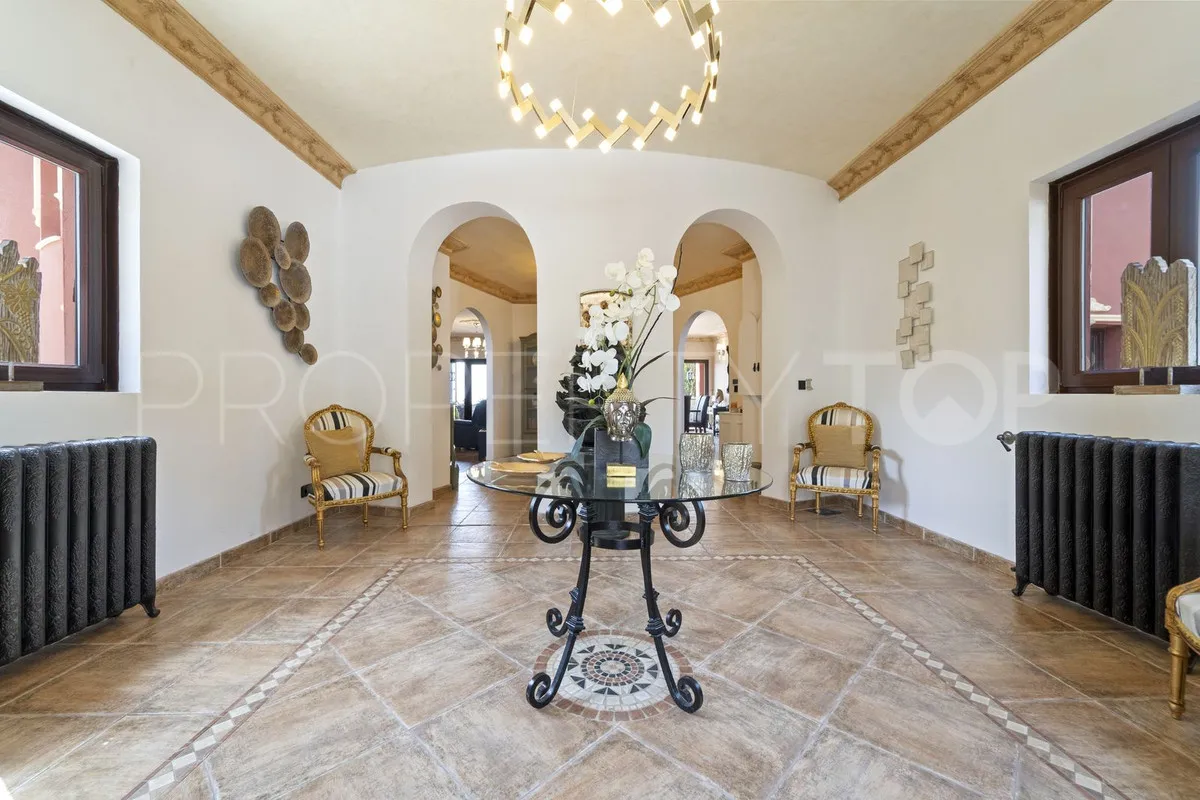 Villa de 8 dormitorios en venta en Benalmadena