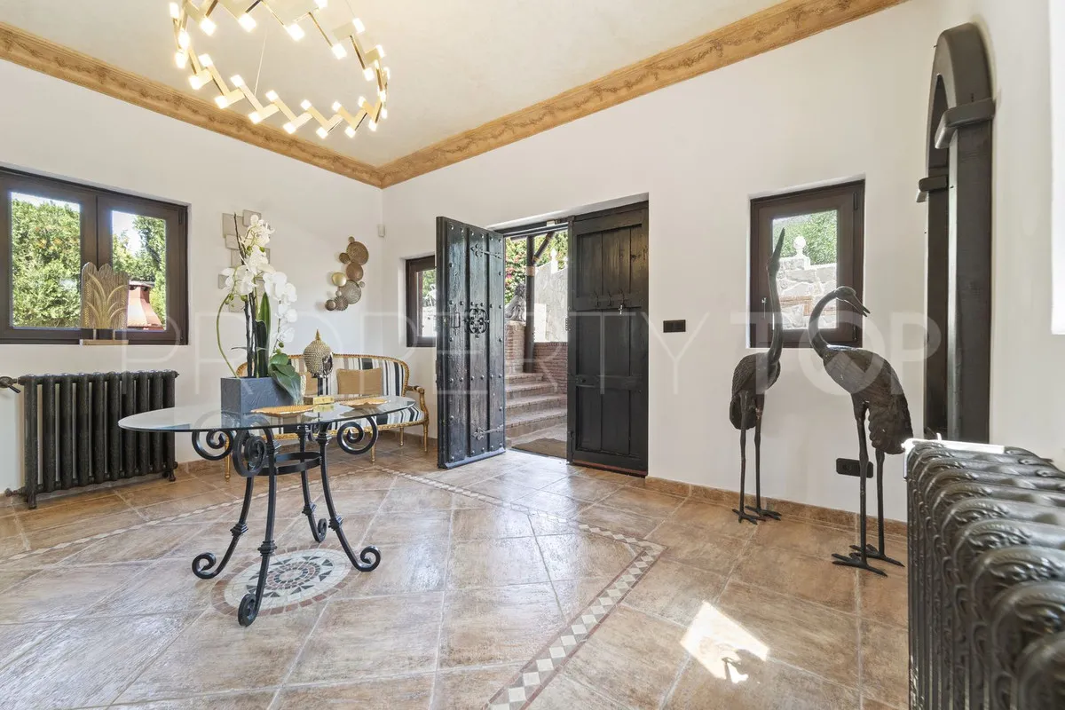 Villa de 8 dormitorios en venta en Benalmadena