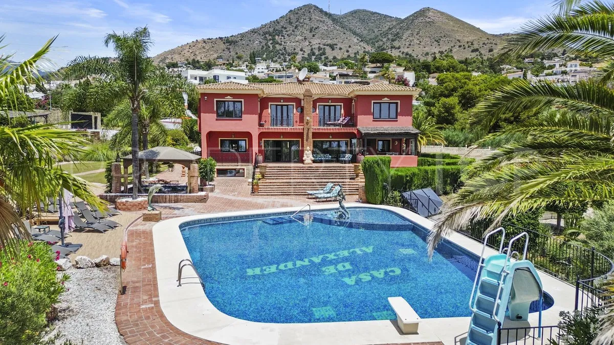 Villa de 8 dormitorios en venta en Benalmadena