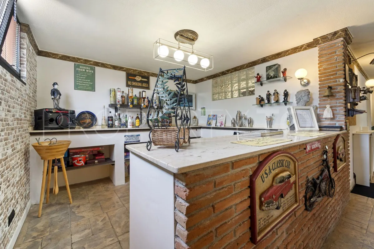 Villa de 8 dormitorios en venta en Benalmadena