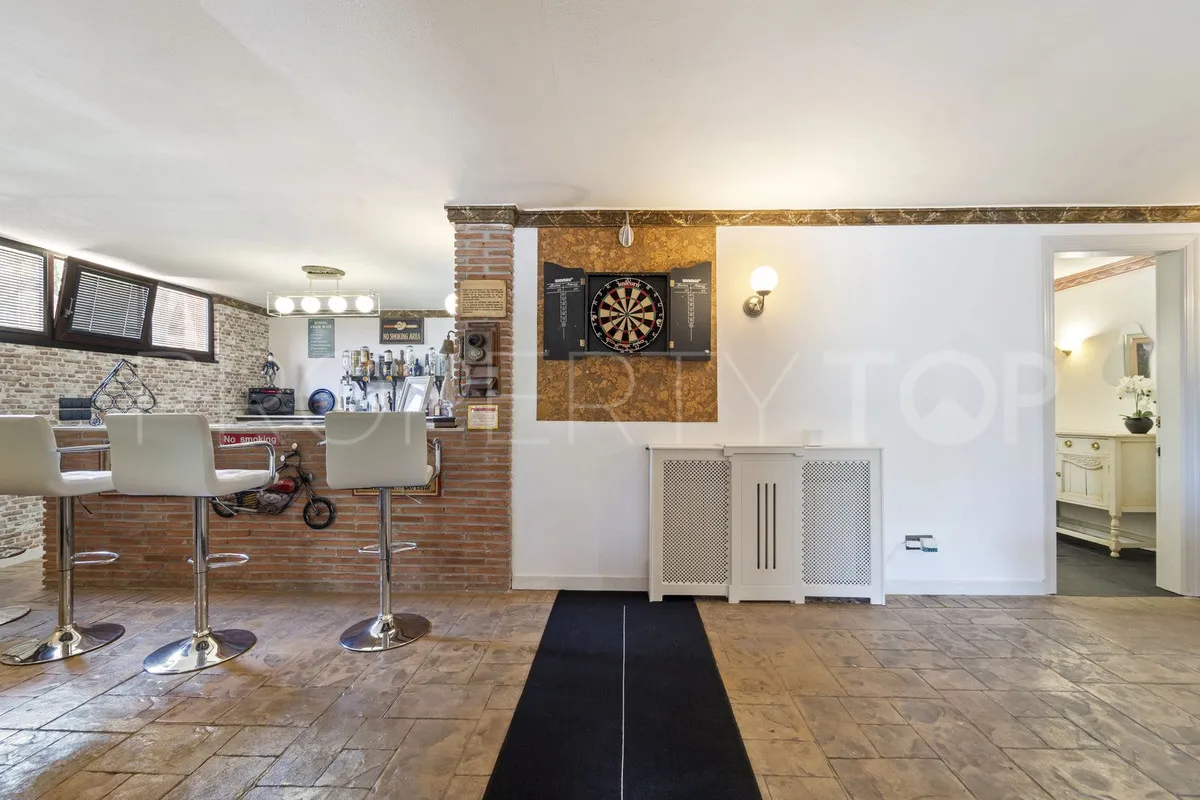 Villa de 8 dormitorios en venta en Benalmadena