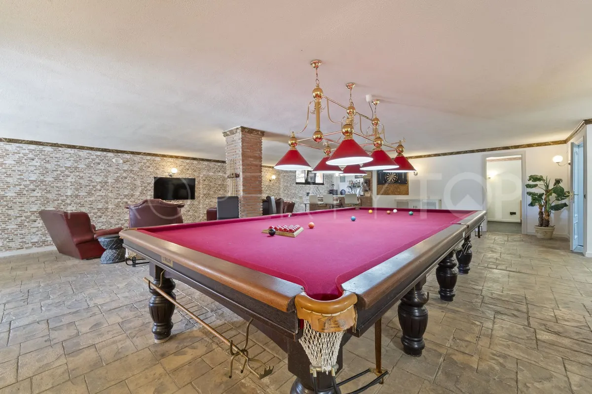 Villa de 8 dormitorios en venta en Benalmadena