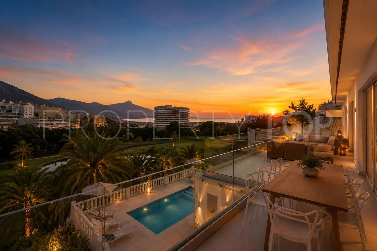 5 bedrooms villa in Torrequebrada for sale