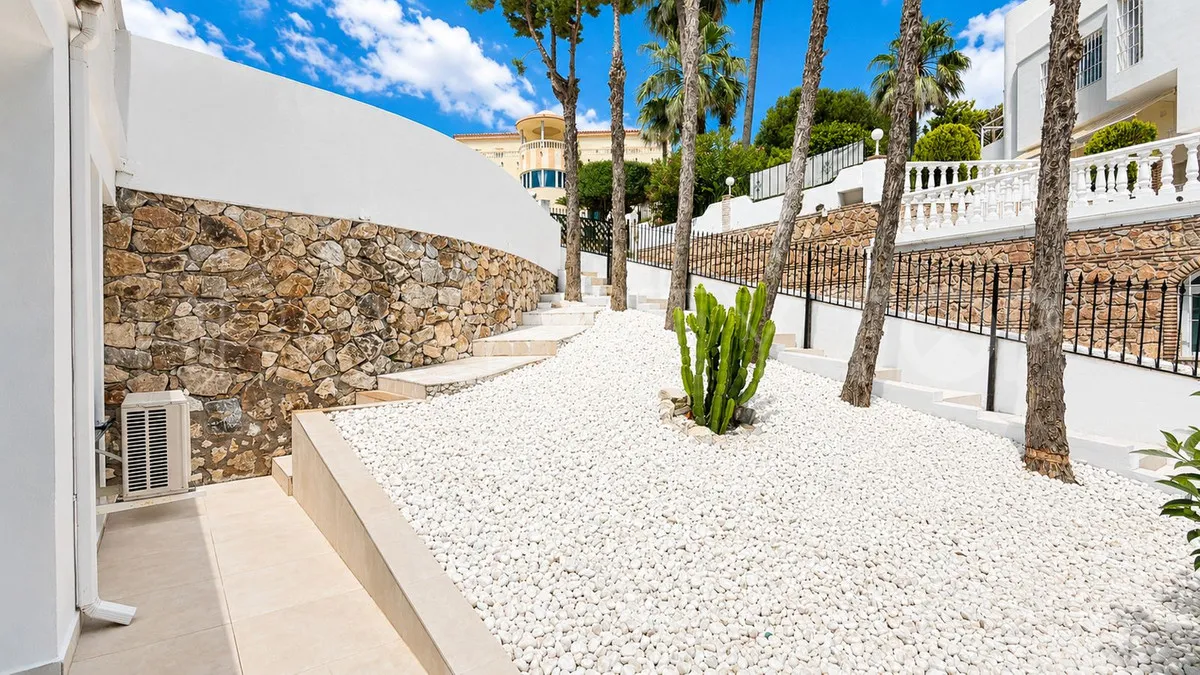5 bedrooms villa in Torrequebrada for sale
