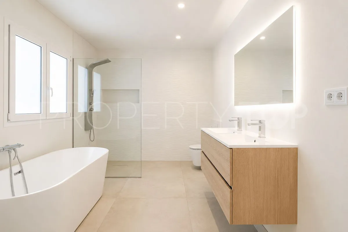 5 bedrooms villa in Torrequebrada for sale