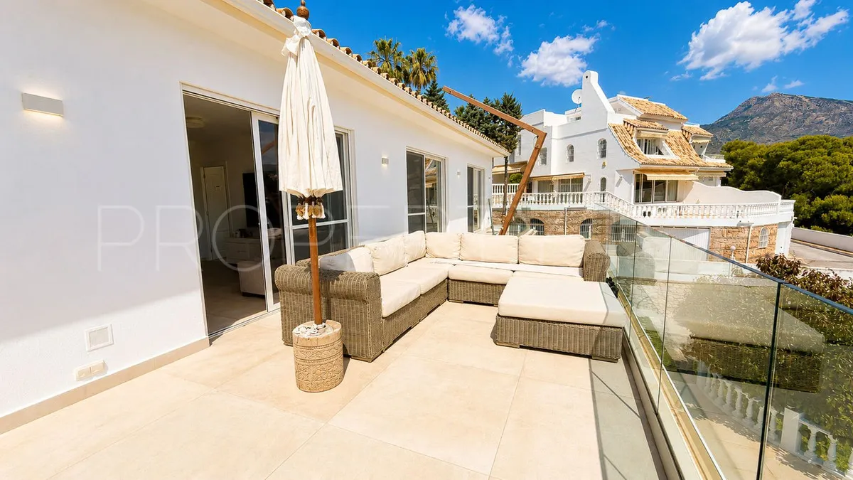 5 bedrooms villa in Torrequebrada for sale
