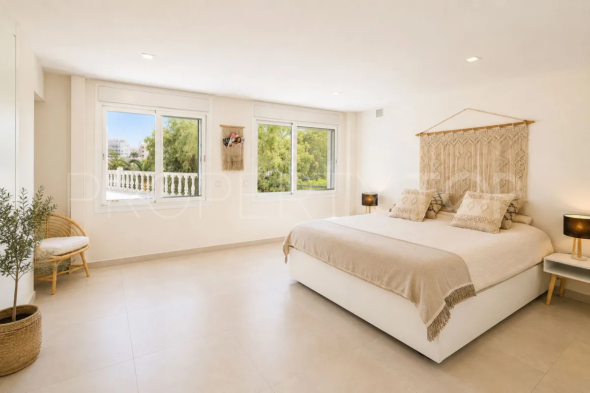 5 bedrooms villa in Torrequebrada for sale
