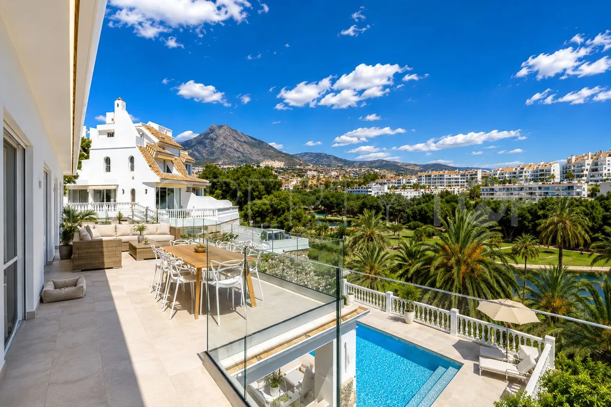 5 bedrooms villa in Torrequebrada for sale