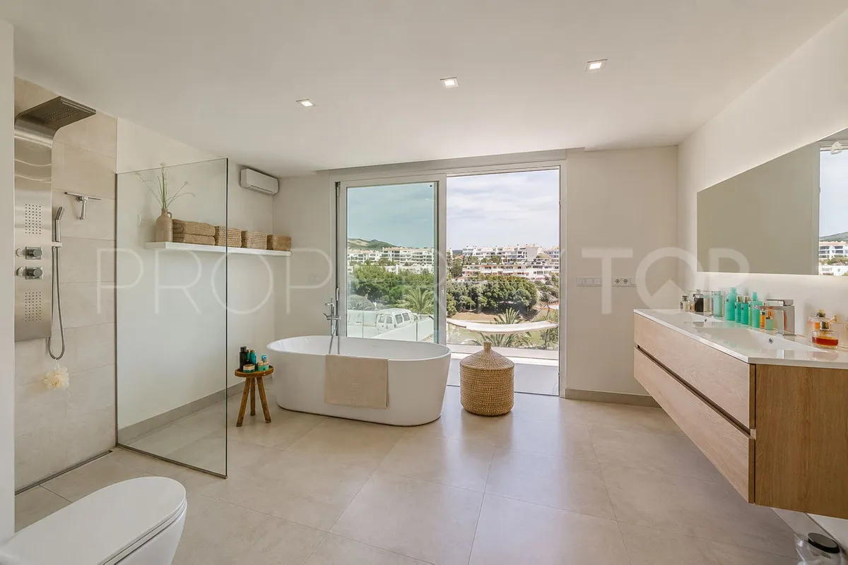 5 bedrooms villa in Torrequebrada for sale