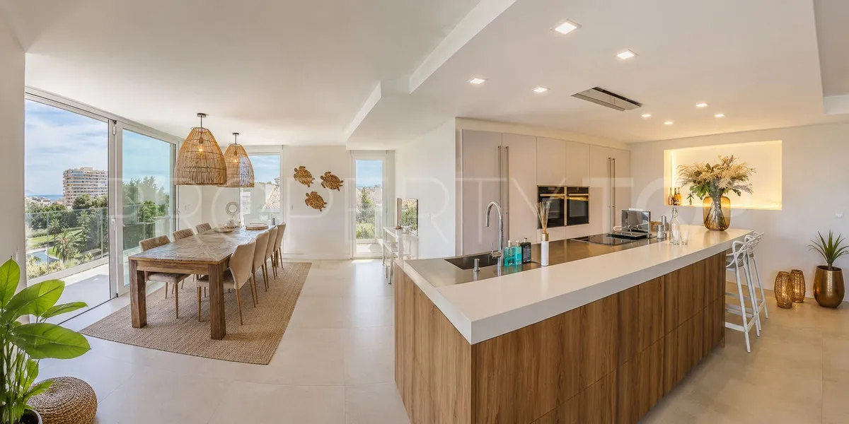 5 bedrooms villa in Torrequebrada for sale