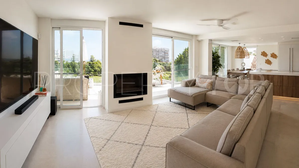 5 bedrooms villa in Torrequebrada for sale