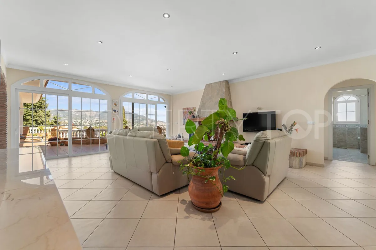 For sale Mijas villa with 4 bedrooms