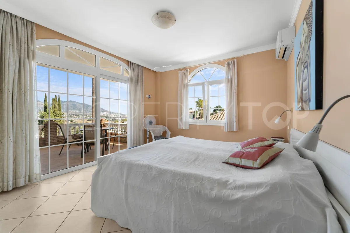 For sale Mijas villa with 4 bedrooms