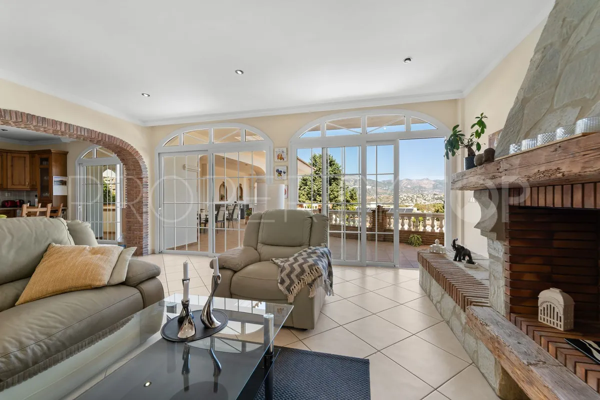 For sale Mijas villa with 4 bedrooms