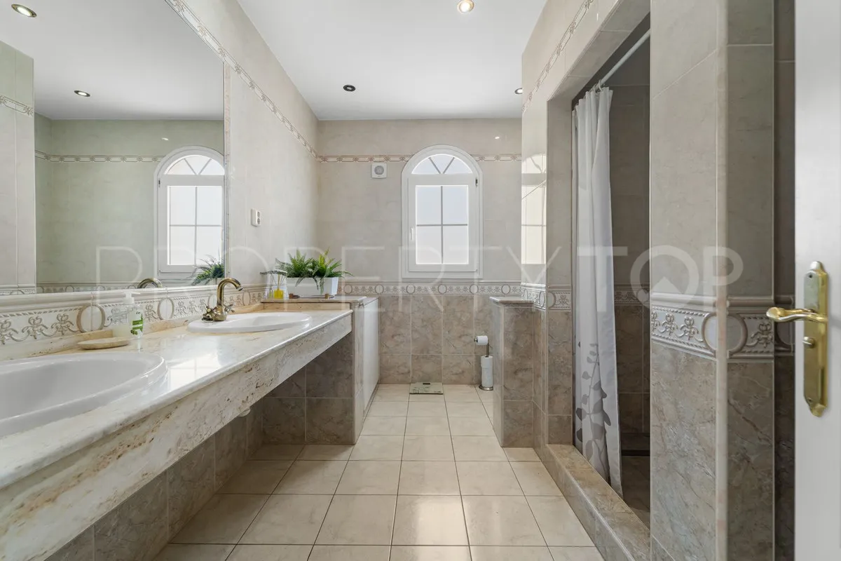 For sale Mijas villa with 4 bedrooms